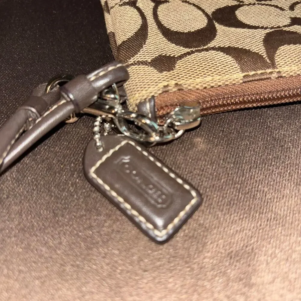 💚 Coach brown and beige signature wristlet, minor wear but no major callouts